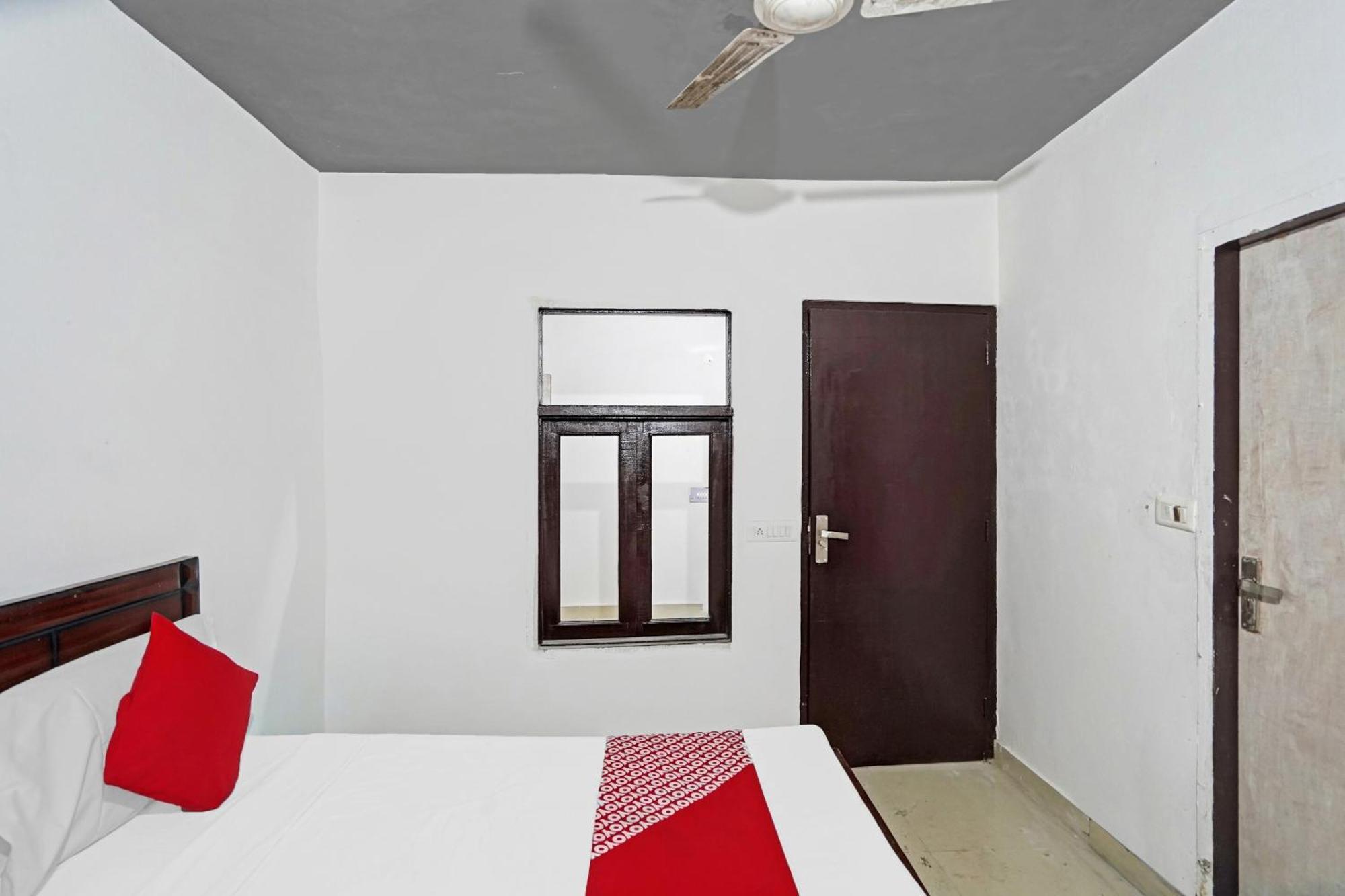 Hotel O Sunrise Near Select Citywalk Mall 3*